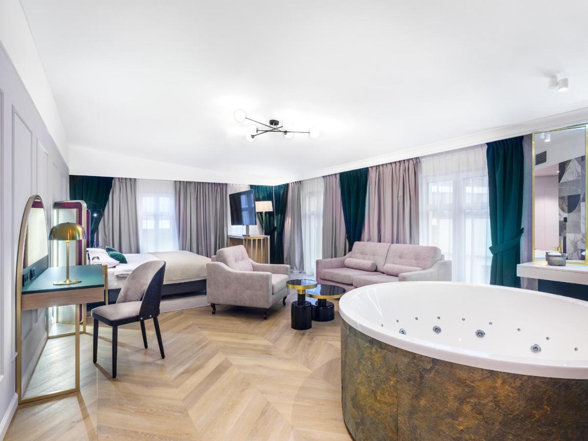 Golden Queen Deluxe Jacuzzi Apartments - Old Town Красков Екстериор снимка