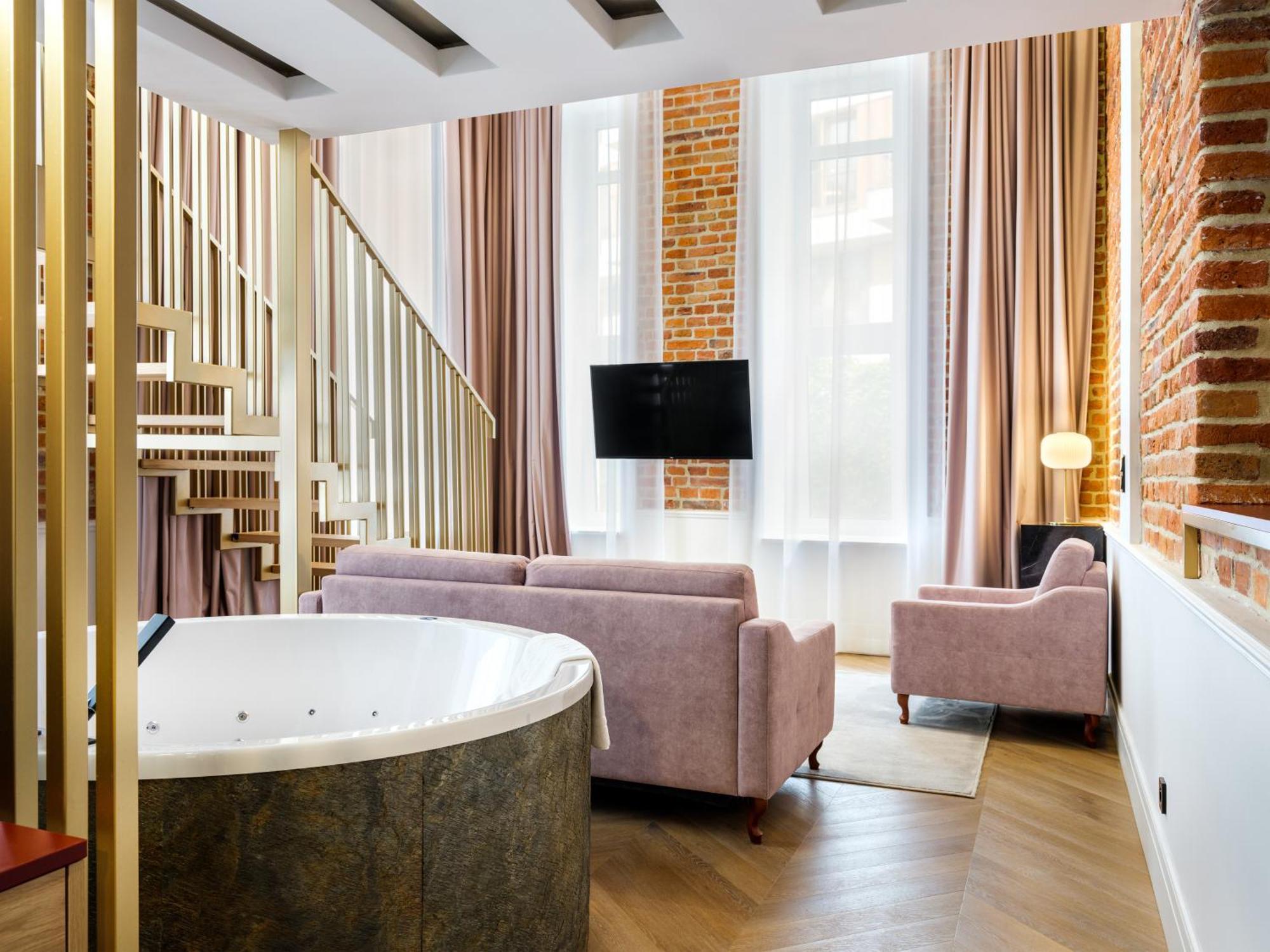 Golden Queen Deluxe Jacuzzi Apartments - Old Town Красков Екстериор снимка